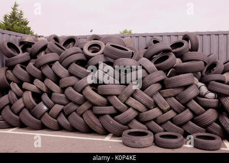 Gebrauchtwagen Reifen bereit für das Recycling Stadt Canterbury in Kent County uk august 2017 Stockfoto