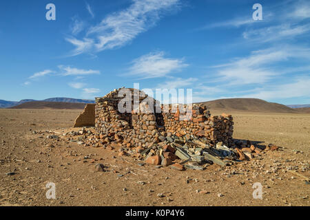 Ein verlassenes Gebäude in der südlichen afrikanischen Savanne Stockfoto