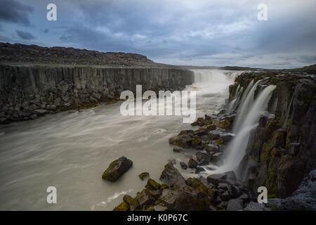 Island - spektakuläre Moment an den Wasserfällen von Selfoss Stockfoto