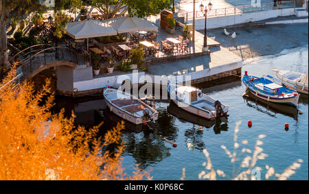 Boote auf See Überlieferung. Agios Nikolaos, Kreta, Griechenland Stockfoto