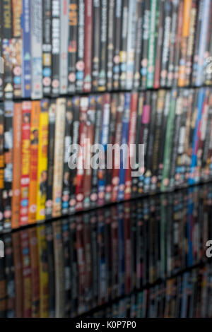 Soft Focus Stapel von Legacy-DVD-Filmen - für DVD / Filmsammlung, Filme und Unterhaltung im Allgemeinen, Inventar, Raubkopien oder gefälschte Waren. Stockfoto