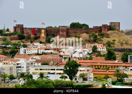 Silves alte Burg oberhalb der portugiesischen Stadt an der Algarve Stockfoto