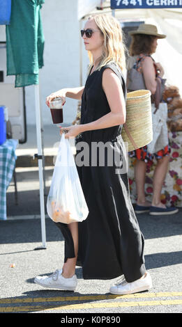 Candice Accola König geht an den Bauernmarkt mit ihrer Familie mit: Candice Accola König Wo: Los Angeles, California, United States Wann: 23 Aug 2017 Quelle: WENN.com Stockfoto