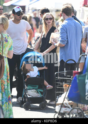 Candice Accola König geht an den Bauernmarkt mit ihrer Familie mit: Candice Accola König Wo: Los Angeles, California, United States Wann: 23 Aug 2017 Quelle: WENN.com Stockfoto