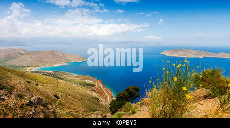 Panoramablick auf die Bucht von Mirabello, Sitia, Kreta, Griechenland Stockfoto