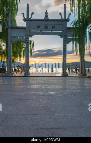 Menschen Dinge tun, am See, am Abend gerne offen Stockfoto