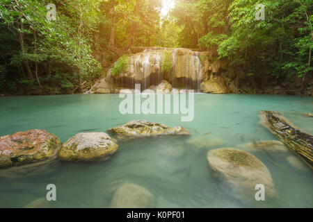 Stufe 2 Der Erawan Wasserfall in der Provinz Kanchanaburi, Thailand Stockfoto