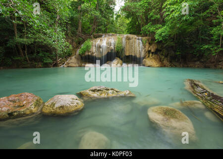 Stufe 2 Der Erawan Wasserfall in der Provinz Kanchanaburi, Thailand Stockfoto