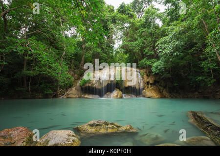 Stufe 2 Der Erawan Wasserfall in der Provinz Kanchanaburi, Thailand Stockfoto