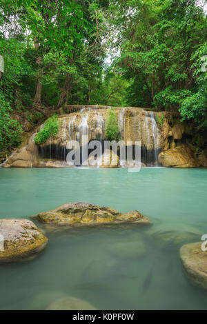 Stufe 2 Der Erawan Wasserfall in der Provinz Kanchanaburi, Thailand Stockfoto