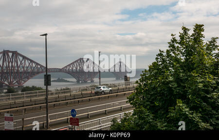 Autos fahren auf Forth Road Bridge ein paar Tage vor der Umleitung auf Neue queensferry Überfahrt, Eröffnung 30. August 2017, Erhabene, Schottland, Großbritannien Stockfoto