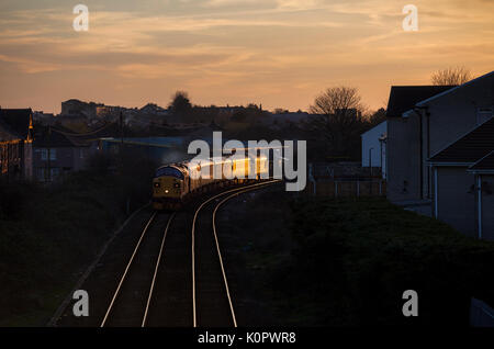 2 Klasse 37 Lokomotiven Morecambe fahren mit einem Network Rail Track inspection Zug (von Colas Rail Freight betrieben) Stockfoto