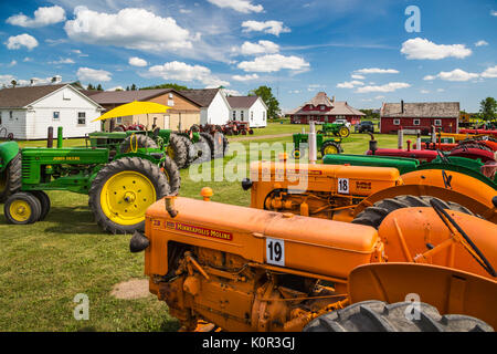 Antiken Traktoren am Pembina Threshermen Museum, Winkler, Manitoba, Kanada. Stockfoto