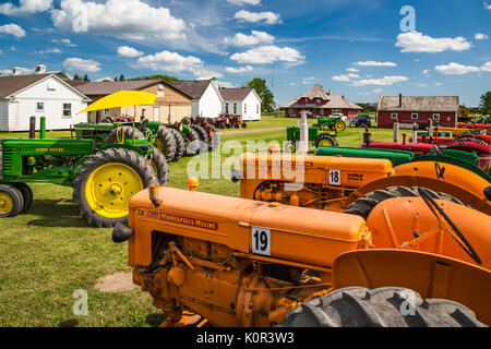 Antiken Traktoren am Pembina Threshermen Museum, Winkler, Manitoba, Kanada. Stockfoto