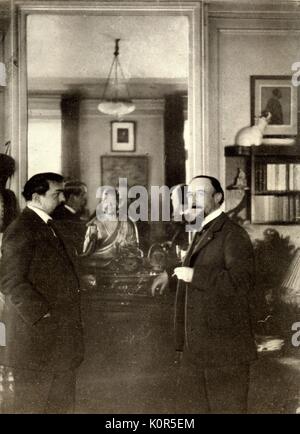 Claude Debussy mit Erik Satie, 1910 in der Avenue du Bois de Boulogne, Paris (Debussy's Home). CD: der französische Komponist 1862 - 1918. ES: Französische composerand Pianist 1866 - 1925. Stockfoto