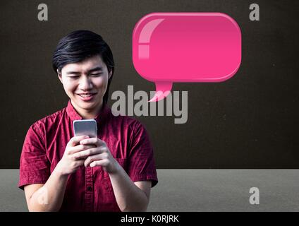 Digital composite der Mann am Telefon mit glänzenden bubble Chat Stockfoto