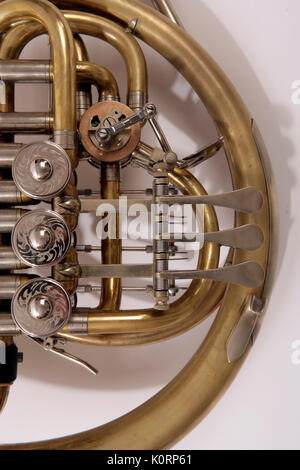 Französisch Horn von Alexander, (Unlaquered Instrument), gemacht mit Drehventilen und B flach Ventil Stockfoto