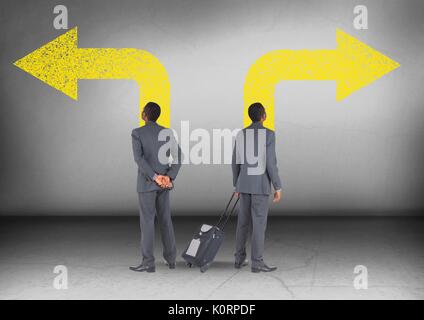 Digital composite der linken oder rechten Pfeiltasten mit Unternehmer suchen in entgegengesetzte Richtungen Stockfoto