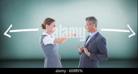 Geschäft Leute in ein Argument gegen grauen Raum Stockfoto