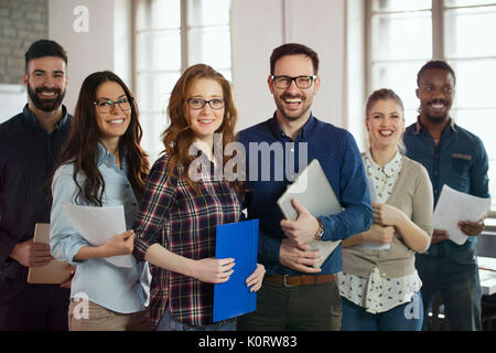 Gruppenbild der jungen erfolgreichen Team von Designern Stockfoto