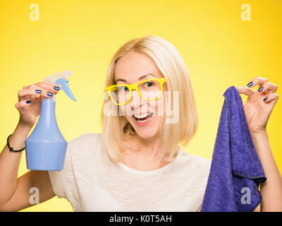 Mädchen-Hausputz Stockfoto