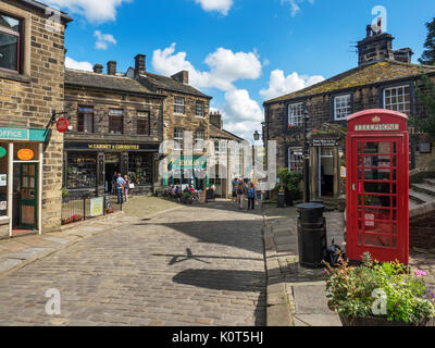 Hauptstraße in Haworth im Sommer West Yorkshire England Stockfoto