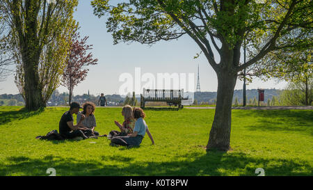 Personen im Südosten London Park. April, 2017. Querformat. Stockfoto