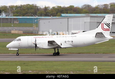 G-DZT, eine Saab 340 Betrieben von Loganair, während der Ausbildung an der Glasgow Prestwick International Airport in Ayrshire. Stockfoto