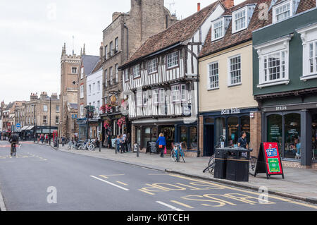 Straßenszene in Kings Parade, Cambridge, England Stockfoto