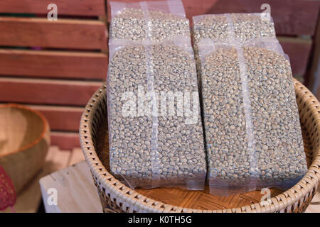 Leer oder weiße Plastiktüte Kaffeebohnen Verpackung. Stockfoto