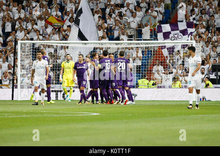 Jordan Veretout (17) die Fiorentina player feiert die (0.1) nach dem Ziel seines Teams zählen. 37Th SANTIAGO BERNABEU TROPHÄE, zwischen Real Madrid vs Fiorentina match Im Santiago Bernabeu, Madrid, Spanien, 23. August 2017. Stockfoto