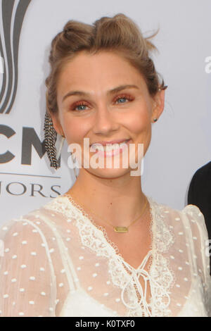 Nashville, Tennessee, USA - 23. August 2017. Clare Bowen, Brandon Robert Young. 11. jährlichen ACM Ehren am Ryman Auditorium. Photo Credit: Dara-Michelle Farr/AdMedia (Credit Bild: © Dara-Michelle Farr/AdMedia über ZUMA Draht) Stockfoto