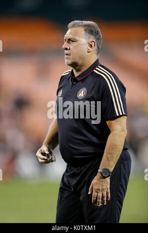 Washington, DC, USA. 23 Aug, 2017. Atlanta United FC Trainer Gerardo Martino während einer MLS Fußball Match zwischen der DC United und die Atlanta United FC am RFK Stadium in Washington DC. Credit: Cal Sport Media/Alamy leben Nachrichten Stockfoto