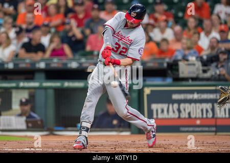 Houston, Texas, USA. 23 Aug, 2017. Washington Nationals catcher Matt Wieters (32) Fledermäuse bei einem Major League Baseball Spiel zwischen den Houston Astros und der Washington Nationals im Minute Maid Park in Houston, TX. Credit: Cal Sport Media/Alamy leben Nachrichten Stockfoto