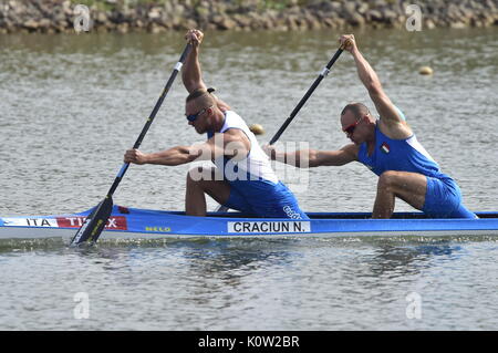 Racice, Tschechische Republik. 24 Aug, 2017. Ab in Aktion während der 2017 ICF Canoe Sprint Wm in Racice, Tschechische Republik, 24. August 2017. Credit: Roman Vondrous/CTK Photo/Alamy leben Nachrichten Stockfoto