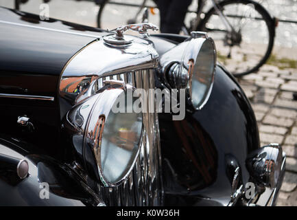 Hamburg, Deutschland. 24 Aug, 2017. Der Kühlergrill eines Jaguar Mk IV, 1948 erbaut, am Beginn der Oldtimer Rallye Hamburg-Berlin in Hamburg, Deutschland, 24. August 2017. Über 180 Oldtimer begann die Rallye heute. Foto: Christophe Kirschtorte/dpa/Alamy leben Nachrichten Stockfoto