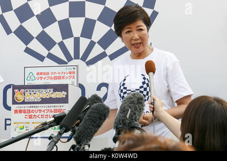 Tokio Gouverneur Yuriko Koike beantwortet Fragen aus der Presse während der 3 Jahre zu gehen! Spatenstich für das Tokyo 2020 Paralympische Spiele am Städtischen Dock LaLaport Toyosu am 25. August 2017. Die Spiele sind am 25. August 2020 zu starten. (Foto von Rodrigo Reyes Marin/LBA) Stockfoto