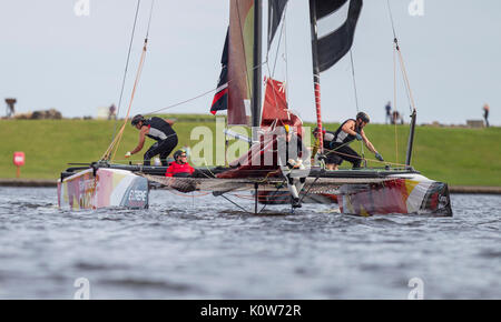 Cardiff, Wales, UK. 25 Aug, 2017. Team Extreme Wales während der Tag einer Handlung Sechs der Extreme Sailing Series 2017. Bild von der Credit: Mark Hawkins/Alamy leben Nachrichten Stockfoto