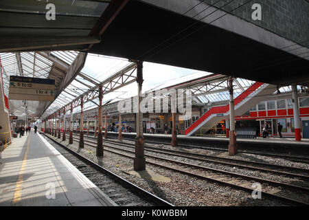 Plattformen 5 und 6, Bahnhof Crewe, derzeit (2017) für die Jungfrau Westküste Züge von London nach Glasgow verwendet Stockfoto