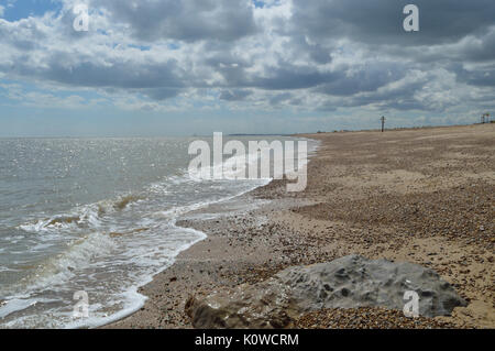 Blick vom Strand von Landguard Point in Suffolk, England Stockfoto