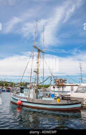 Krabbe Boot, Fischer- Terminal, Hafen von Seattle Vertikale Stockfoto