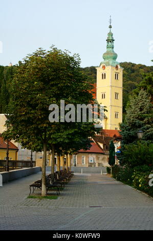 Der Turm der Pfarrkirche St. Anastasia in Samobor, Kroatien Stockfoto