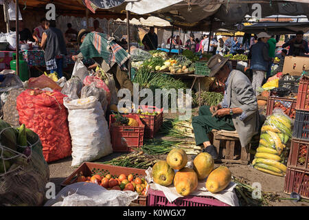 Juli 15, 2017 Villa de Leyva, Kolumbien: der wöchentliche Markt produzieren, ist jeden Samstag in der beliebten Kolonialstädtchen gehalten Stockfoto
