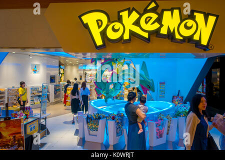 Tokio, Japan-28 Jun 2017: Schöne Pokemon Store in Kansai International Airport, mit pikachu Pokemon überfallen einen blauen Drachen pokemon innerhalb der store in Tokyo Stockfoto