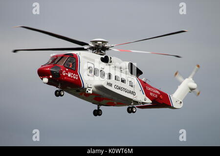 G-MCGG, einer Sikorsky S-92 von Bristow Hubschrauber betrieben im Namen der HM Küstenwache, am Internationalen Flughafen Prestwick, Ayrshire. Stockfoto
