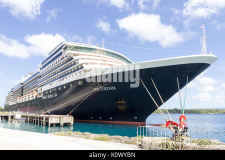 Der Holland America Line Kreuzfahrtschiffe Oosterdam günstig in Port Vila, Vanuatu, Südsee Stockfoto