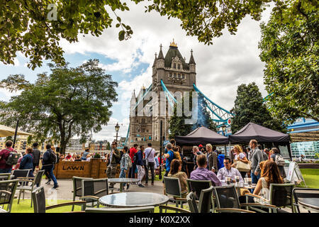 Tower bridge London, London Tower Bridge, Essen außerhalb von London, London UK England, London City GROSSBRITANNIEN, die Tower Bridge, Tower Bridge London City GROSSBRITANNIEN Stockfoto