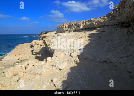 Wellenschnitt Kerben angehoben Strand geologischen Felsformationen bei Ajuy, Fuerteventura, Kanarische Inseln, Spanien Stockfoto