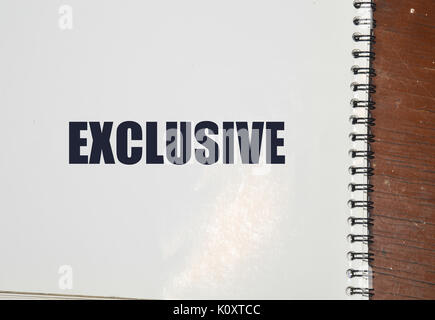 Exklusive auf weißem Papier, Business Konzept Hintergrund Stockfoto