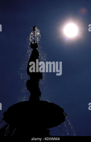 La Chaux-de-Fonds *** Local Caption *** La Chaux-de-Fonds, Stadt, Kanton Neuenburg, Brunnen Schweiz, UNESCO, Weltkulturerbe, Uhrenindustrie, clockm Stockfoto